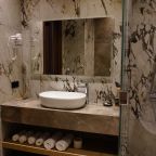 Набор полотенец,зубные наборы,расческа,мыло,шапочка для душа