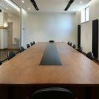 Конференц-зал рассчитан на 20 персон