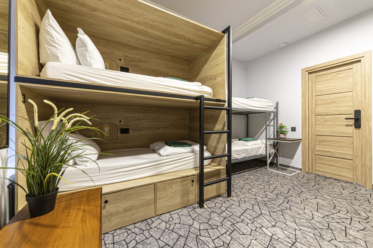 Шестиместный (IШестиместный женский номер), Хостел Камео