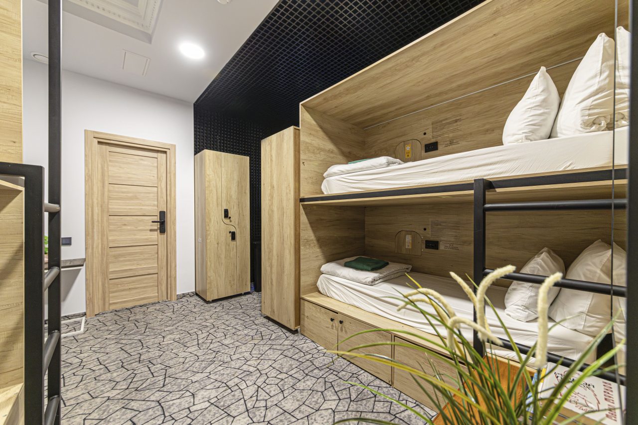 Шестиместный (IШестиместный женский номер), Хостел Камео