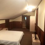 Люкс (Люкс 4х местный с одной двухспальной кроватью с видом на р.Ока), База отдыха Октава