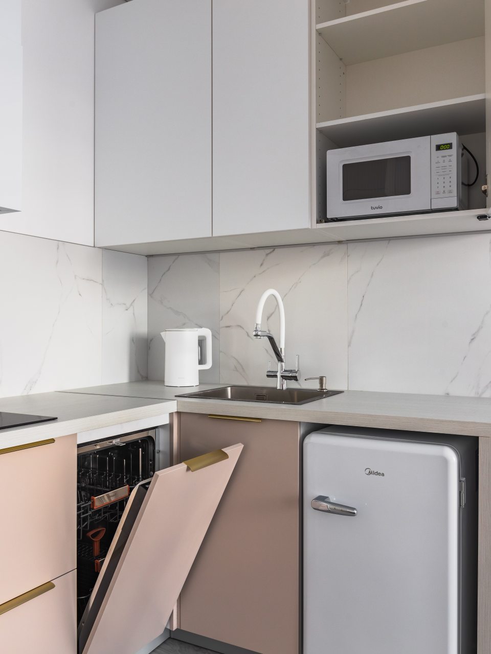 СВЧ, холодильник