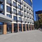 Общий вид здания со стороны ул. Родионова