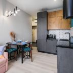 Апартаменты (На 8 этаже с балконом и кухней), Апартаменты Room Hotel на Трудовой 25/1