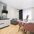 Апартаменты (На втором этаже), Апартаменты Room Hotel на Фабричной 65