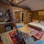 Дом (Дом-студия), База отдыха Тайга