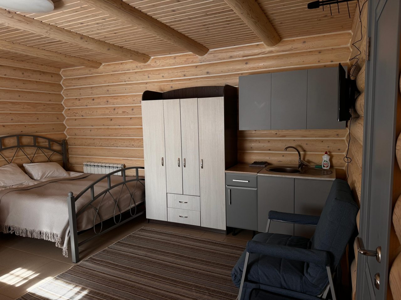 Коттедж (Маленький дом), База отдыха Рыжий кот