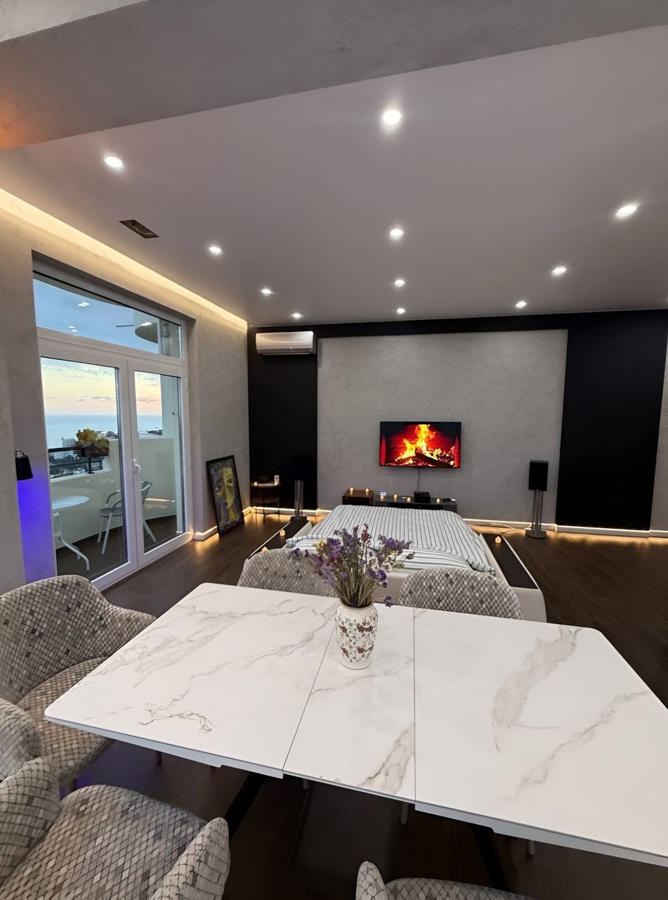 Четырехместный (Дизайнерская квартира с потрясающем видом на море и горы), Апартаменты Дизайнерские с видом на море и горы