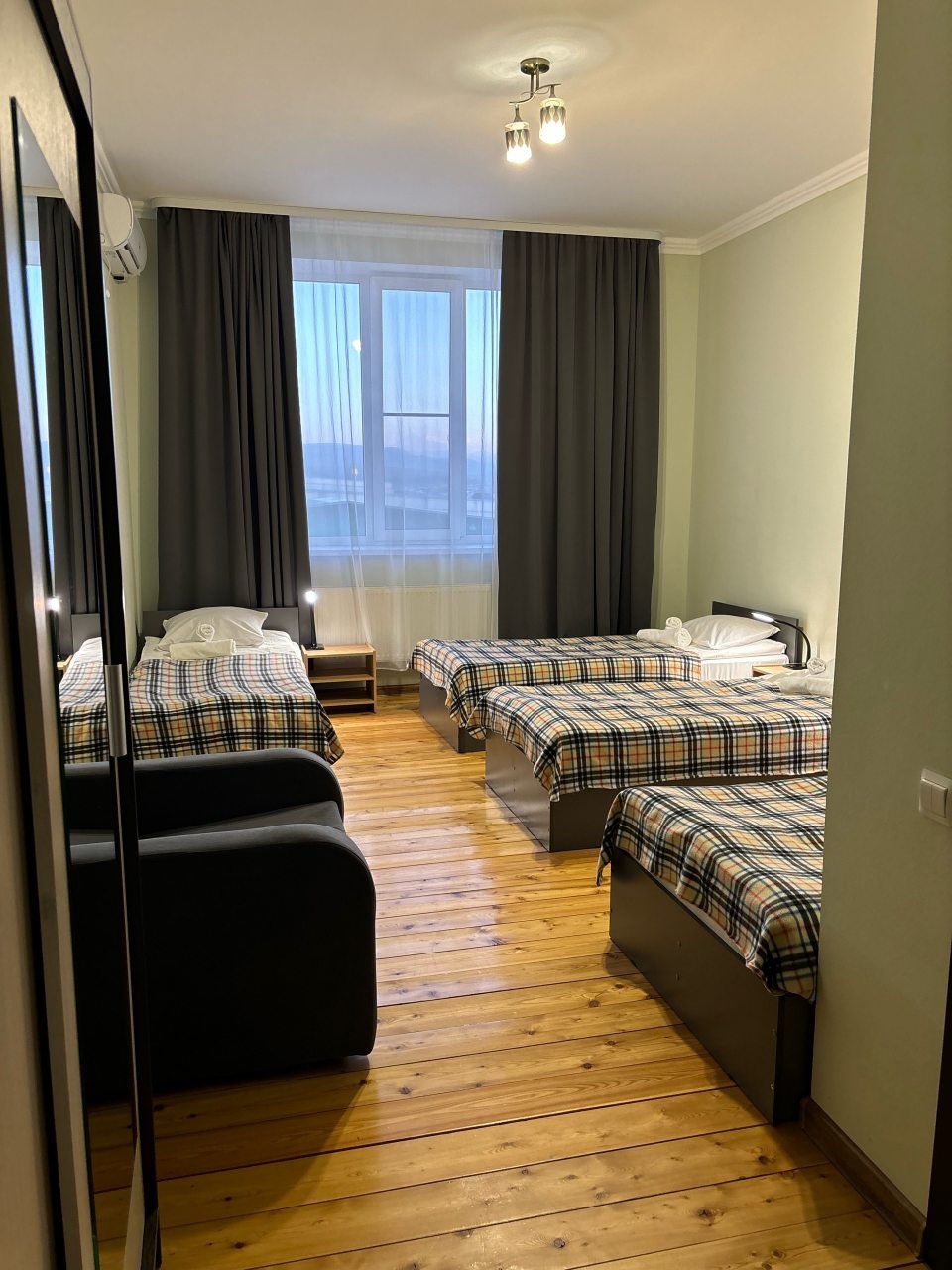 Трёхместный и более (Четырехместный номер), Гостиница Невский