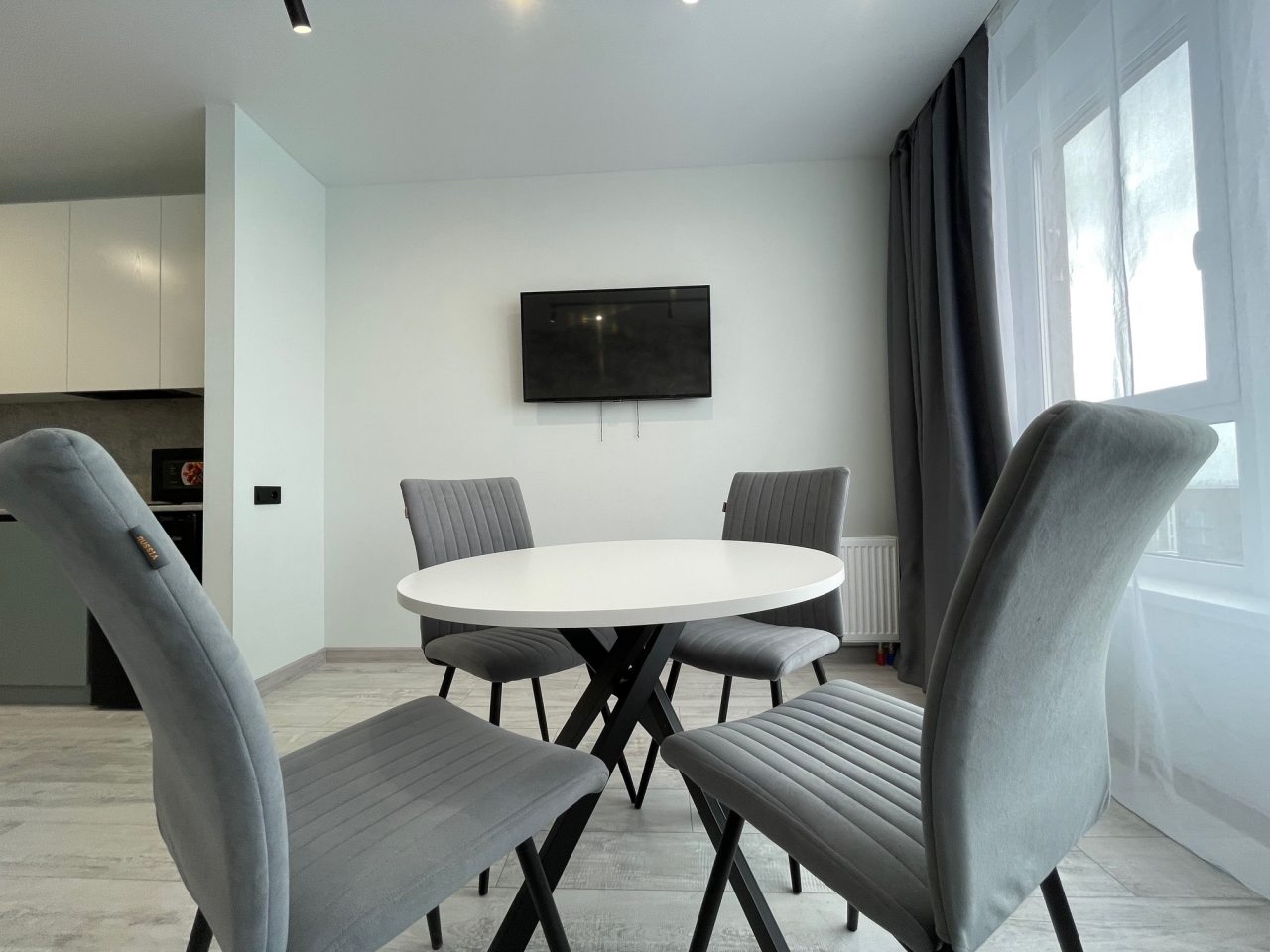 Апартаменты (Апартаменты с витражным окном и видами на город), Апартаменты Kvartira-Braun