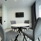 Апартаменты (Апартаменты с витражным окном и видами на город), Апартаменты Kvartira-Braun