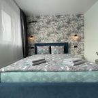 Апартаменты (Апартаменты с витражным окном и видами на город), Апартаменты Kvartira-Braun