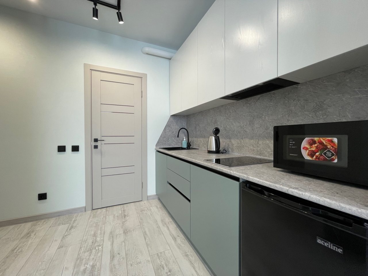 Апартаменты (Апартаменты с витражным окном и видами на город), Апартаменты Kvartira-Braun