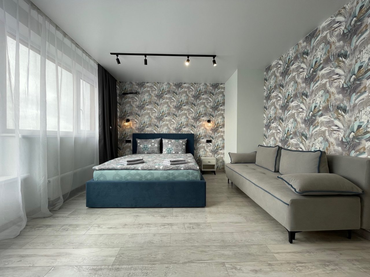 Апартаменты (Апартаменты с витражным окном и видами на город), Апартаменты Kvartira-Braun