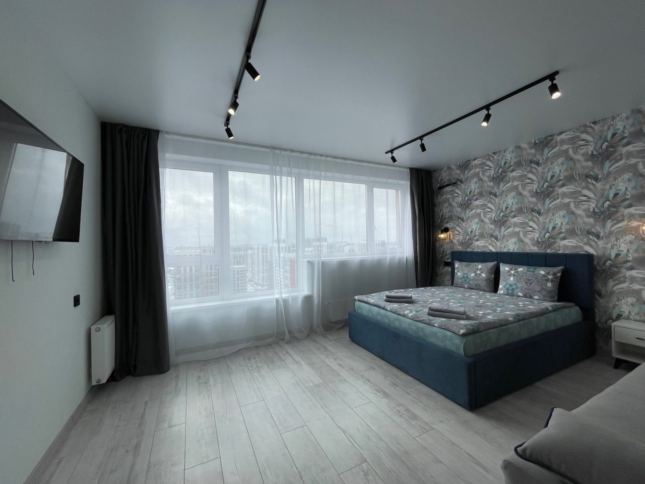 Апартаменты (Апартаменты с витражным окном и видами на город), Апартаменты Kvartira-Braun