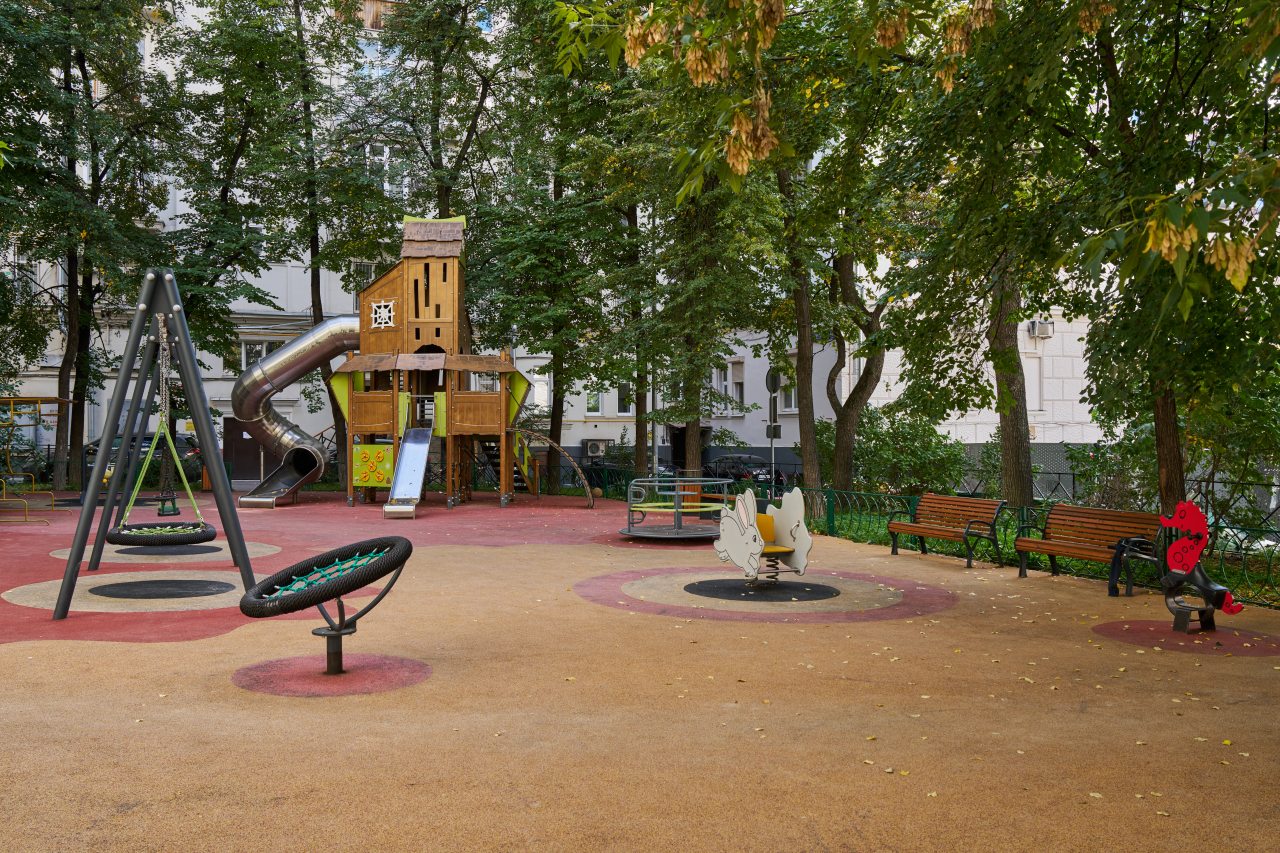 внутренний двор / the inner courtyard