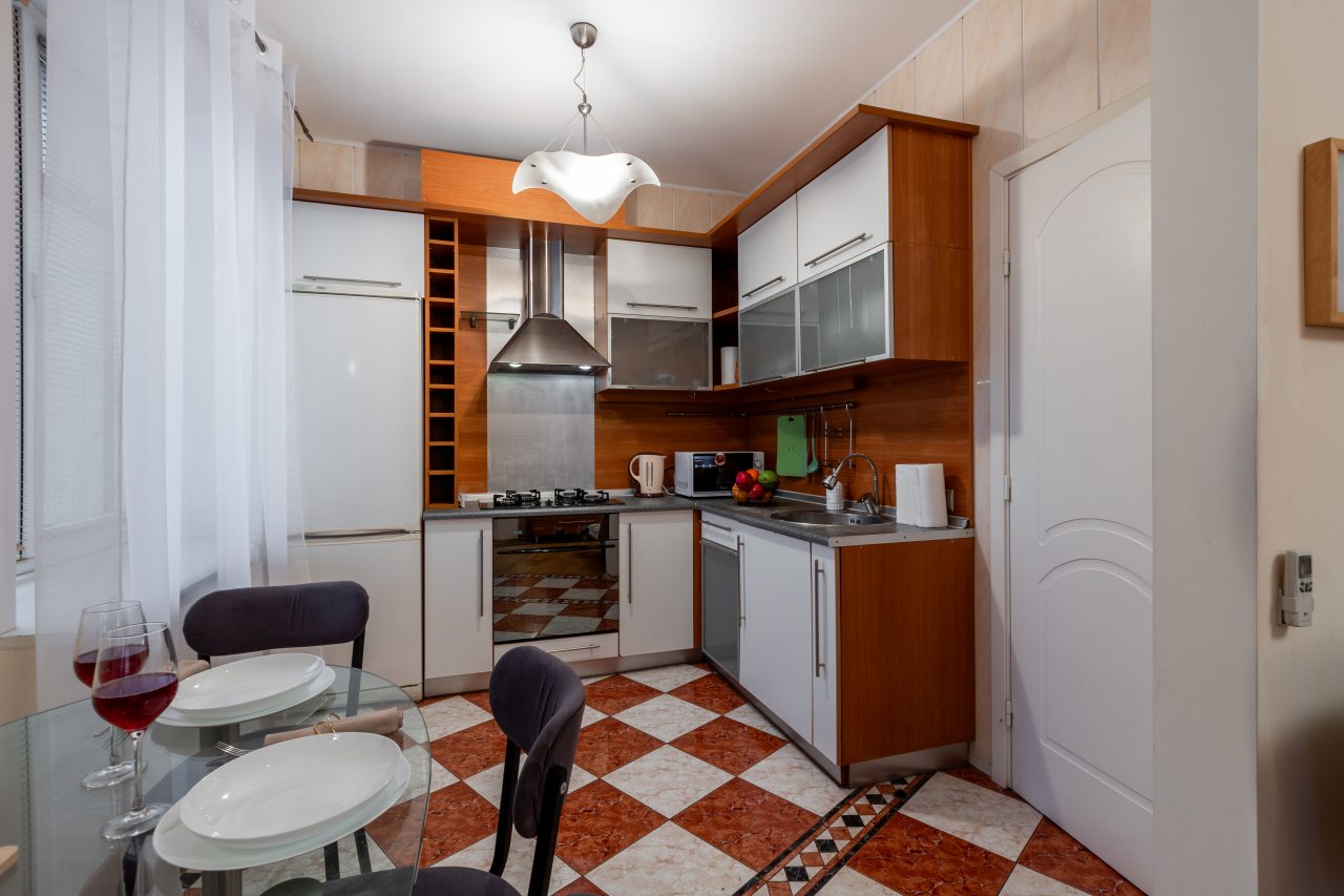 Светлая кухня