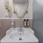 Номер Иоланта в Бутик-отеле «Симфония» на Чайковского