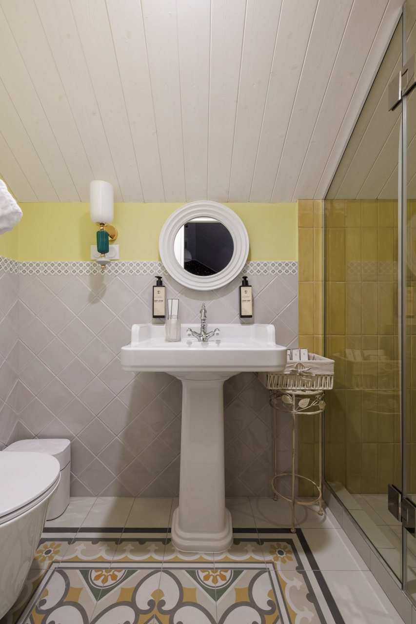 Двухместный (Стандарт мансардный dbl  «Щелкунчик»), Отель Симфония