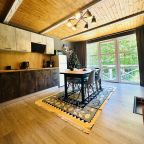 Шестиместный (Гостевой дом в темных тонах с видом на горы), Гостевой дом БАРСкая Усадьба