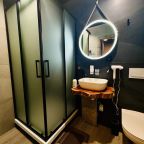 Шестиместный (Гостевой дом в темных тонах с видом на горы), Гостевой дом БАРСкая Усадьба