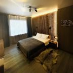 Шестиместный (Гостевой дом в темных тонах с видом на горы), Гостевой дом БАРСкая Усадьба