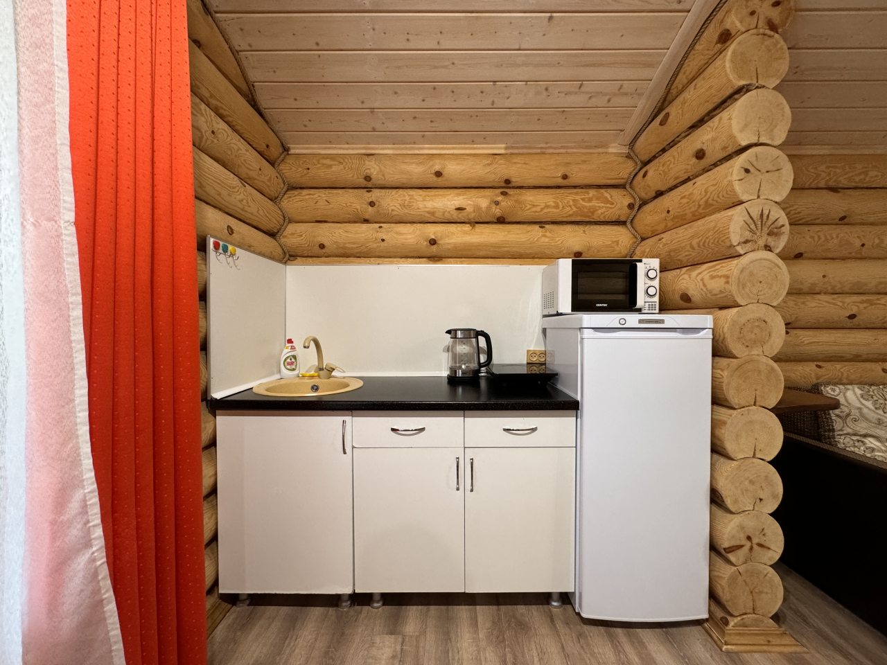 Шале (С одной спальней и кухней-гостиной), База отдыха НАИР Архыз