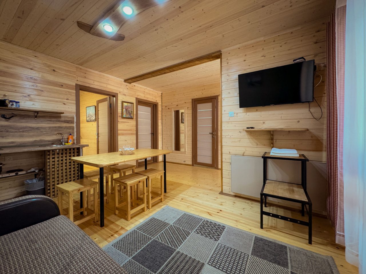 Шале (С двумя изолированными спальнями), База отдыха НАИР Архыз