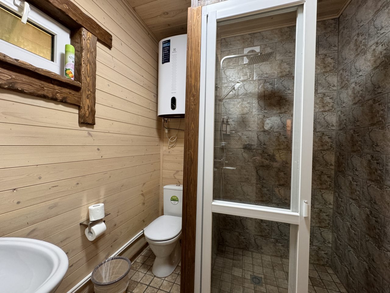 Шале (С тремя изолированными спальнями (8ми местный)), База отдыха НАИР Архыз