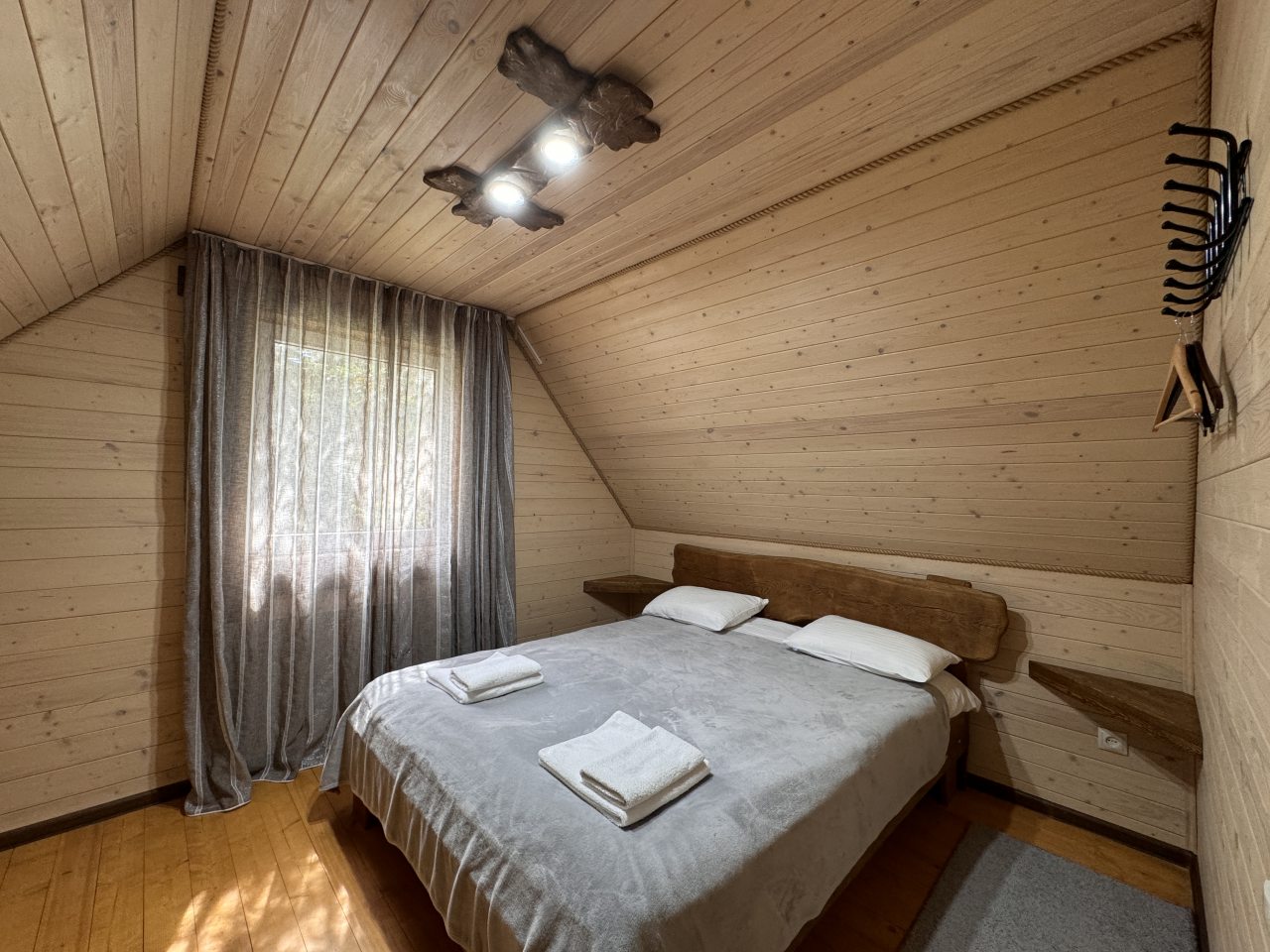 Шале (С тремя изолированными спальнями (8ми местный)), База отдыха НАИР Архыз