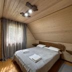 Шале (С тремя изолированными спальнями (8ми местный)), База отдыха НАИР Архыз