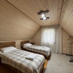 Шале (С тремя изолированными спальнями (8ми местный)), База отдыха НАИР Архыз