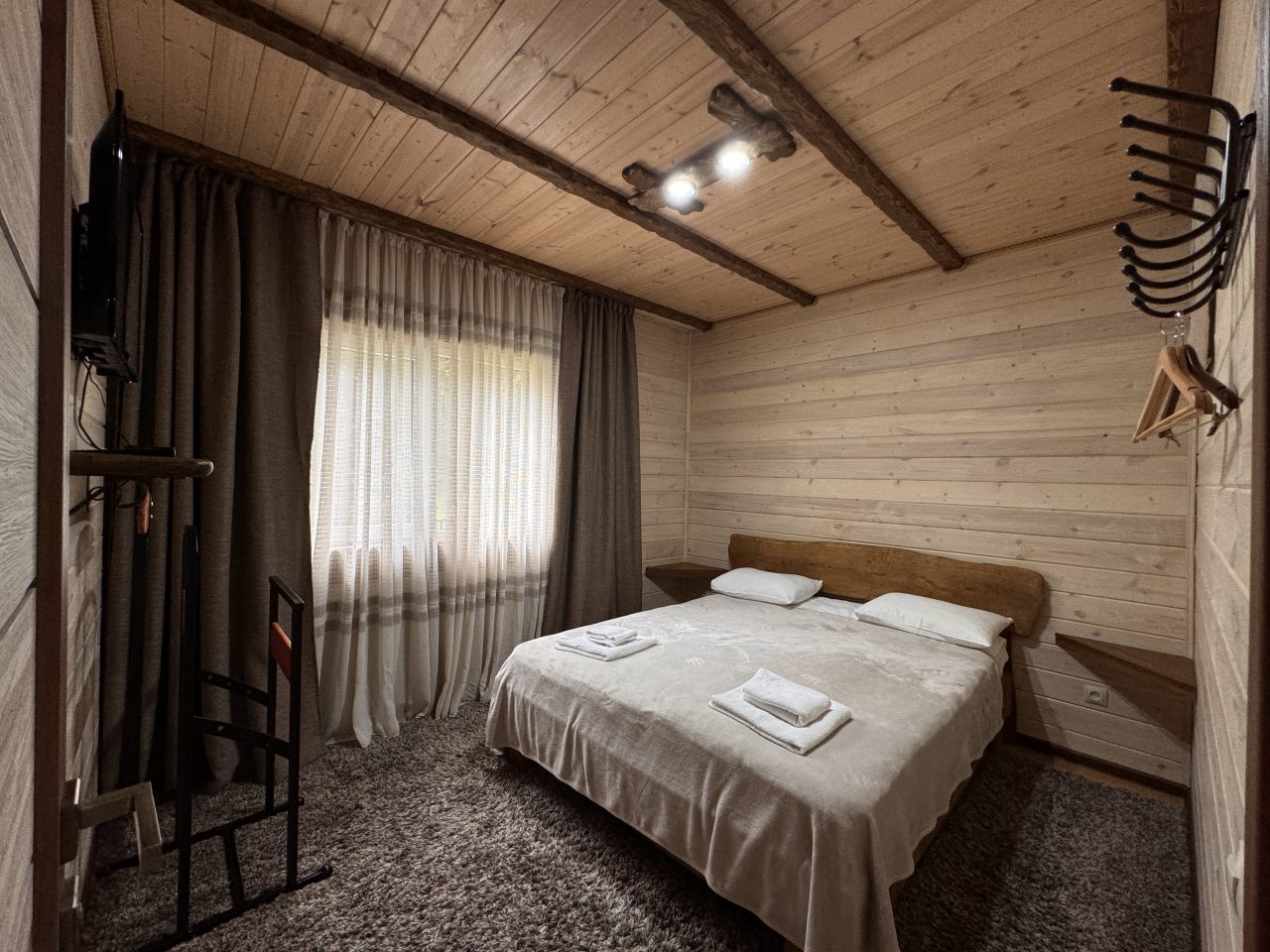 Шале (С тремя изолированными спальнями (8ми местный)), База отдыха НАИР Архыз