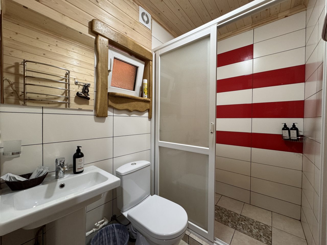 Шале (С тремя изолированными спальнями (10ти местный)), База отдыха НАИР Архыз