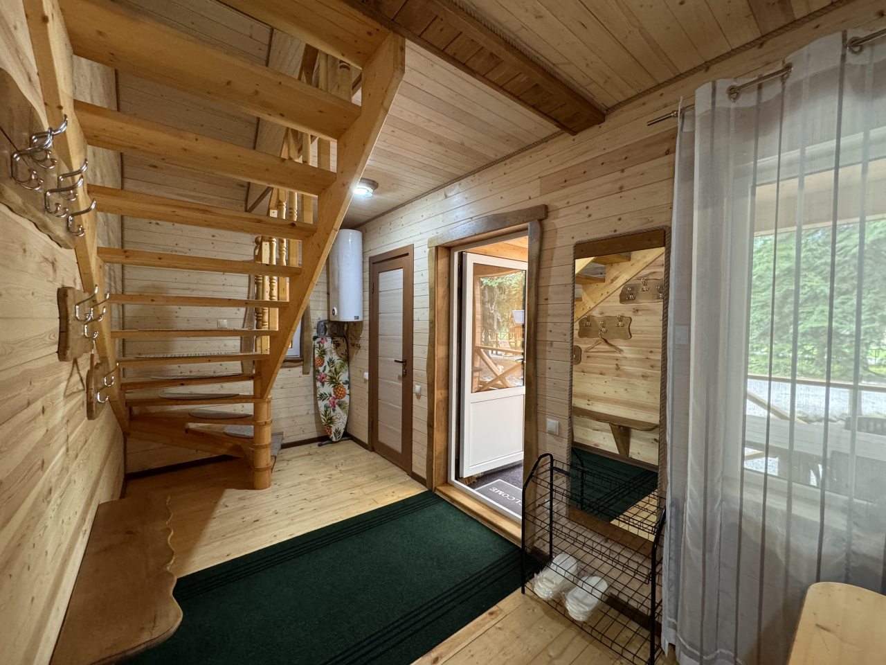 Шале (С тремя изолированными спальнями (10ти местный)), База отдыха НАИР Архыз