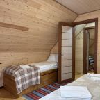 Шале (С тремя изолированными спальнями (10ти местный)), База отдыха НАИР Архыз