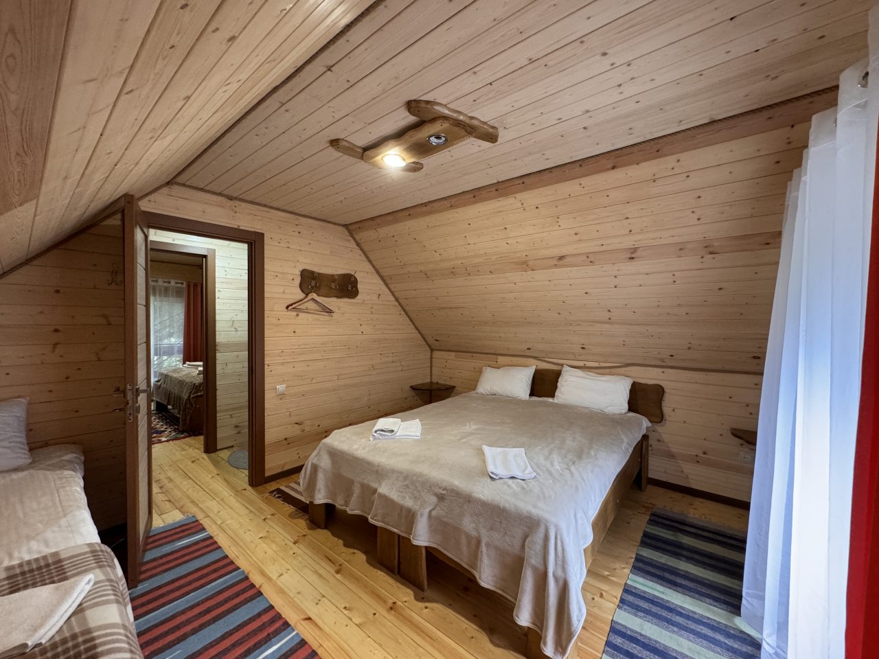 Шале (С тремя изолированными спальнями (10ти местный)), База отдыха НАИР Архыз