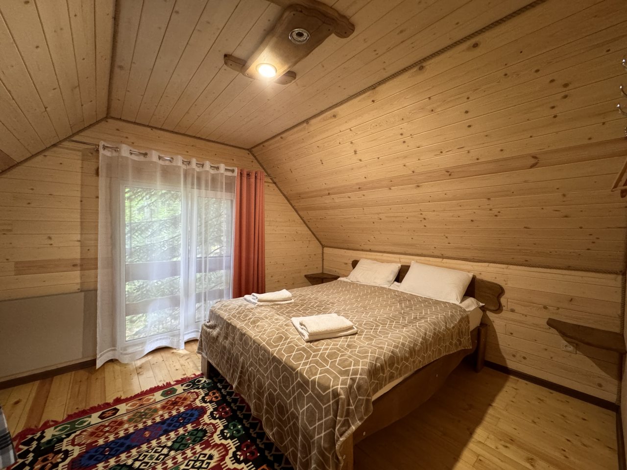 Шале (С тремя изолированными спальнями (10ти местный)), База отдыха НАИР Архыз