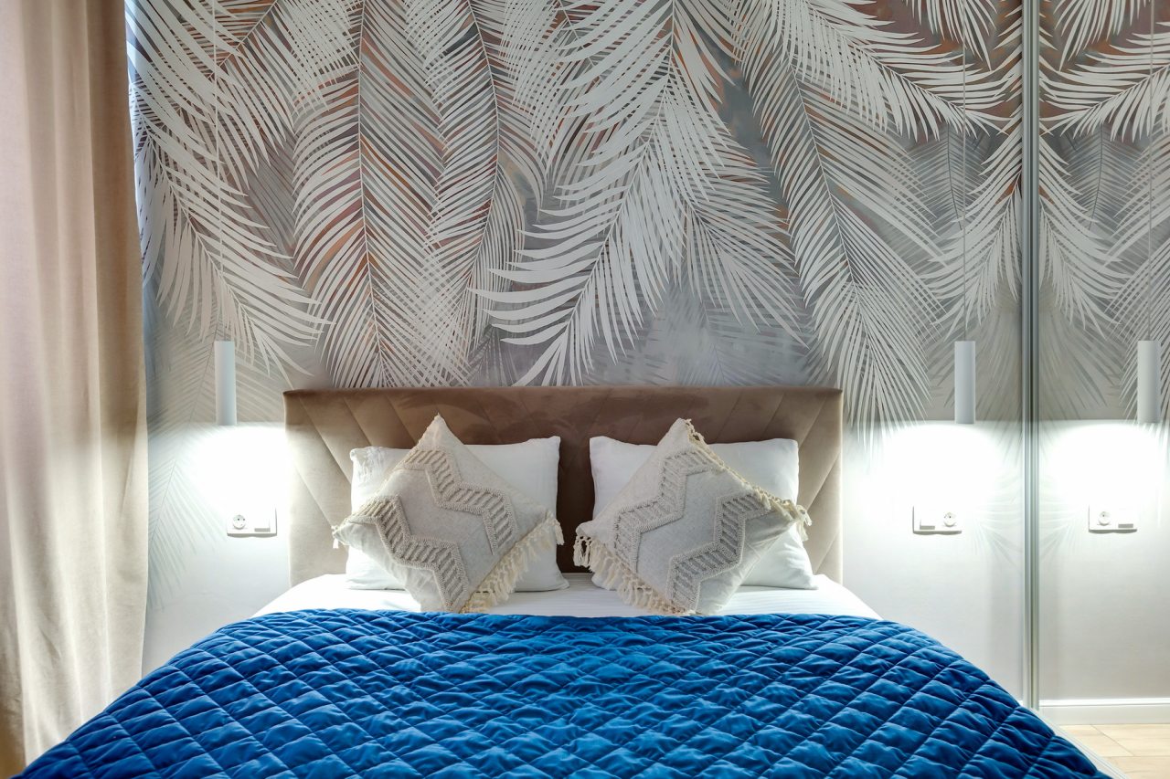 Квартира (Романс), Апартаменты Home24 на улице Василия Ощепкова 3