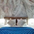 Квартира (Романс), Апартаменты Home24 на улице Василия Ощепкова 3