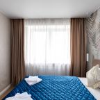 Квартира (Романс), Апартаменты Home24 на улице Василия Ощепкова 3