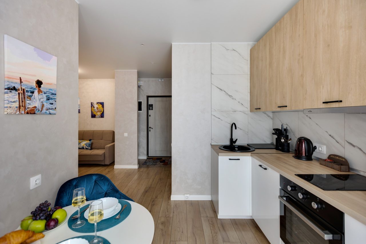 Квартира (Романс), Апартаменты Home24 на улице Василия Ощепкова 3