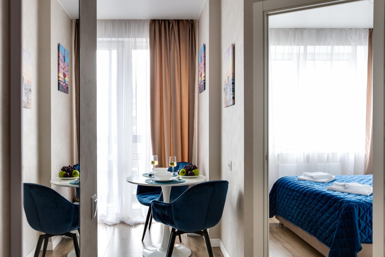 Квартира (Романс), Апартаменты Home24 на улице Василия Ощепкова 3