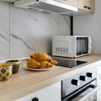 Квартира (Романс), Апартаменты Home24 на улице Василия Ощепкова 3