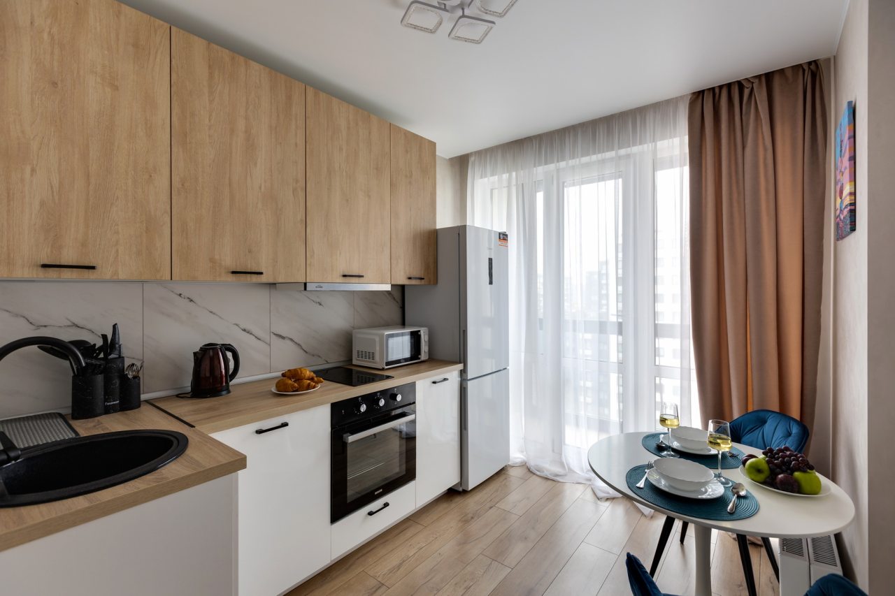 Квартира (Романс), Апартаменты Home24 на улице Василия Ощепкова 3