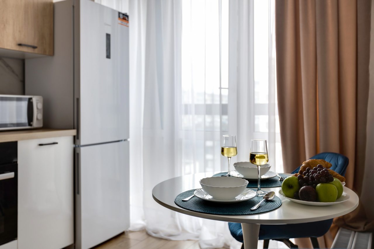 Квартира (Романс), Апартаменты Home24 на улице Василия Ощепкова 3