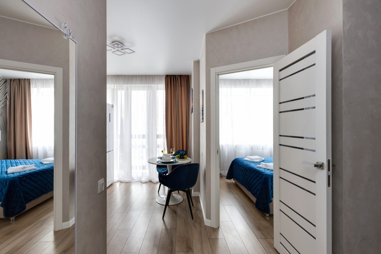 Квартира (Романс), Апартаменты Home24 на улице Василия Ощепкова 3