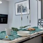 Поздний отъезд, Апартаменты Home24 на улице Василия Ощепкова 6