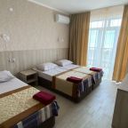 Трёхместный и более (Трехместный с видом на море), Гостиница Морская волна