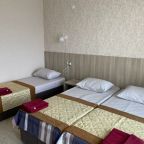 Трёхместный и более (Трехместный с видом на горы), Гостиница Морская волна